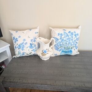 Floral Blue Vintage Vase & White Decorative Throw Pillow Set Decor Lot